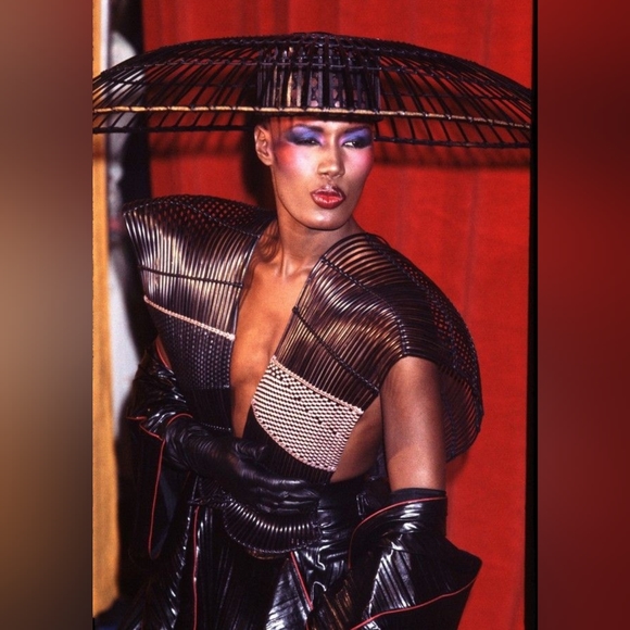 Meet your Posher, Kelly - Picture 3 of 11